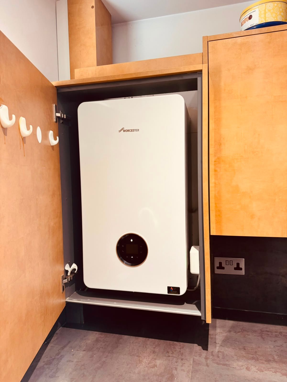 Worcester Bosch 8000 Plus 36kW combi boiler installed by Tayside Gas Services Ltd